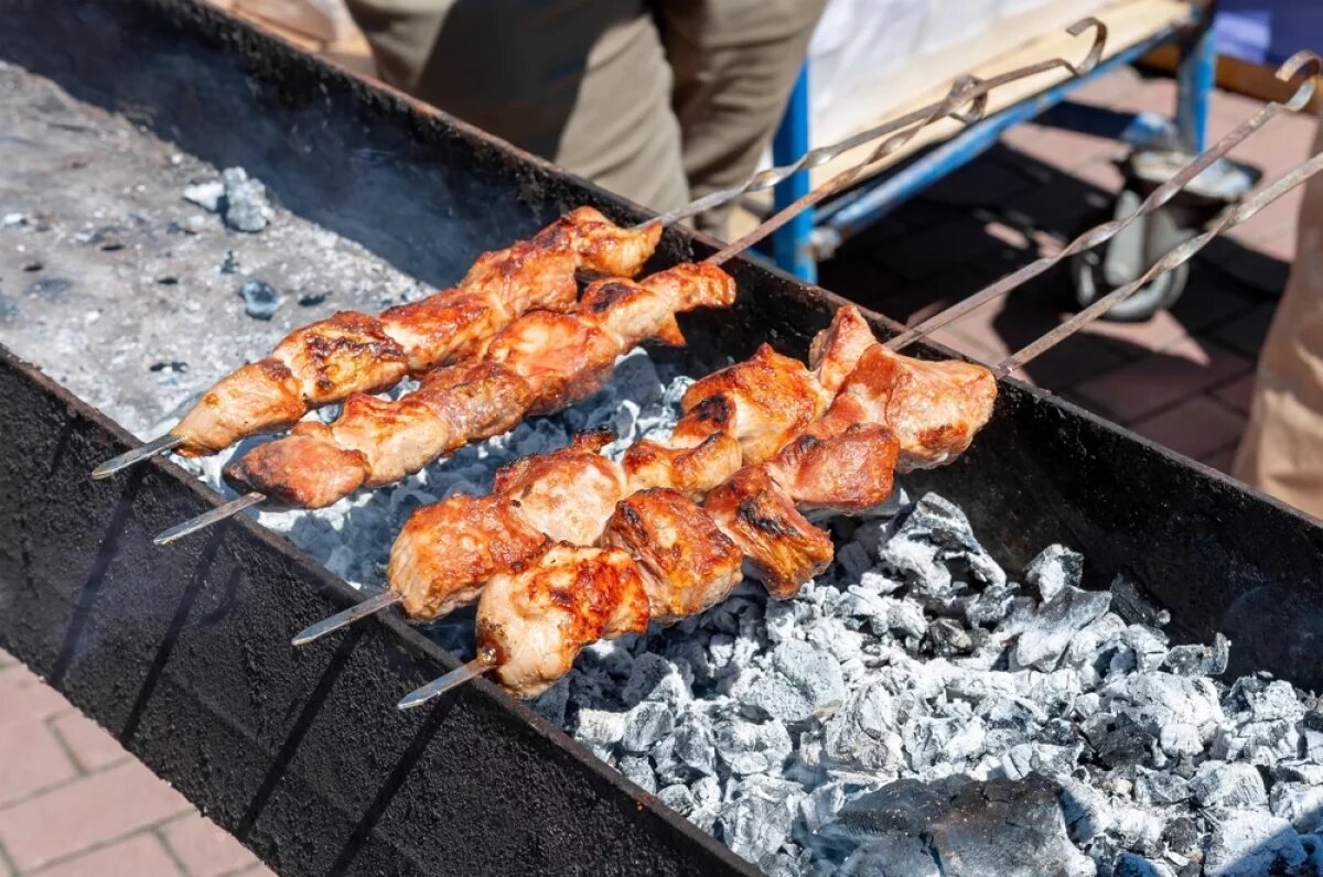    Качественно обустроенная мангальная зона позволит любителям шашлыков сильно сэкономить на штрафах за нарушение правил пожарной безопасности.