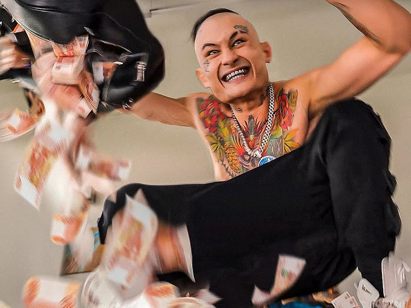   "Я долларовый миллионер и мне чуть больше 20 - а ты нищеброд" - обращался к своей "подписоте" Моргенштерн*. Фото: соцсети