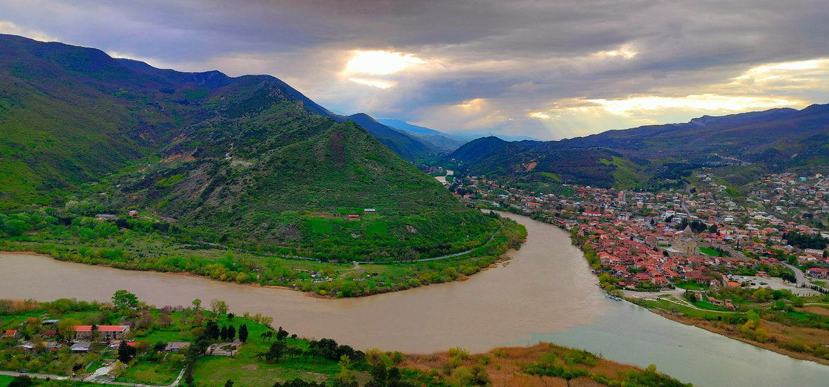 Страсти объясняют многое, но не оправдывают ничего  Луиза Аккерман, французская поэтесса.