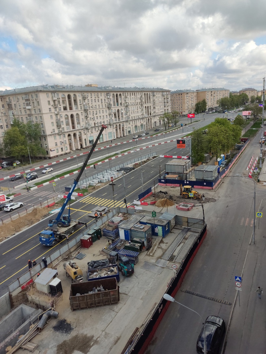 📷 1.1: Вид на северный вестибюль станции, ближнего к Ломоносовскому проспекту.