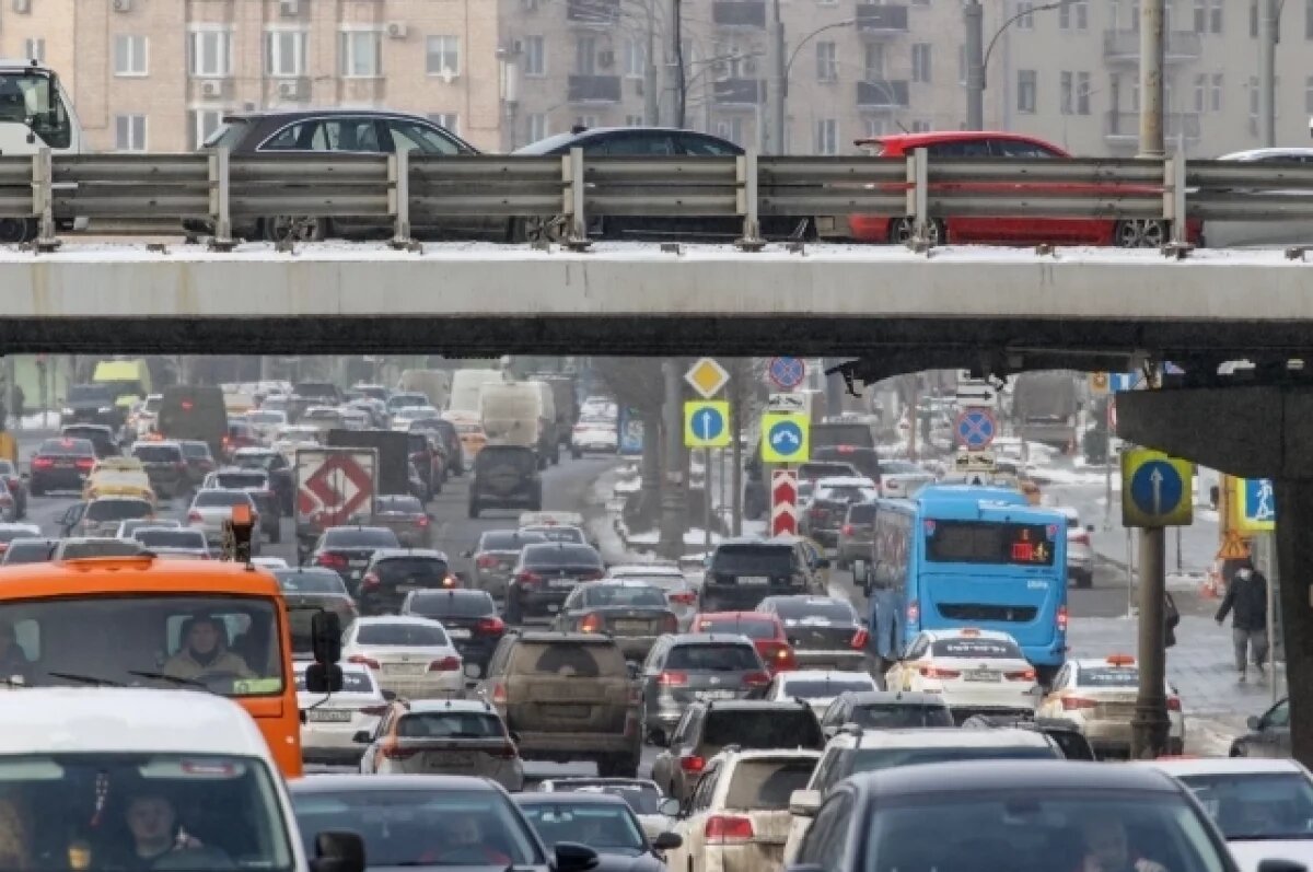    КАД и ЗСД встали в километровых пробках в Петербурге