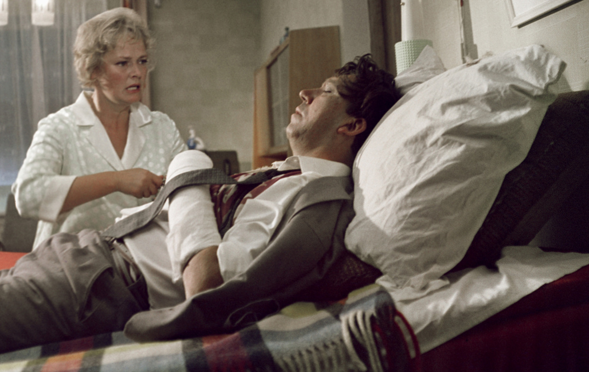     Кадр из фильма «Бриллиантовая рука» (1968) / РИА Новости