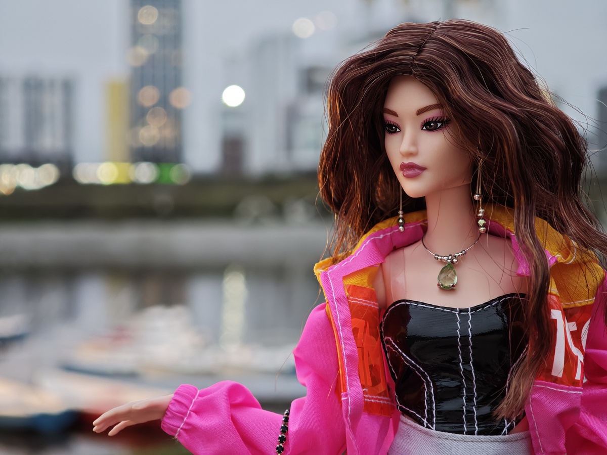 Barbie Basics Kit 2 – азиатка в темном паричке