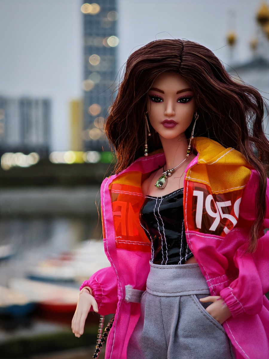 Barbie Basics Kit 2 – азиатка в темном паричке