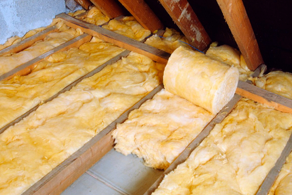 Существует масса способов и материалов утеплить потолок