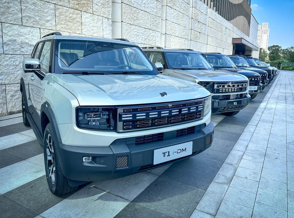 Презентация гибридных и бензиновых версий Jetour T1/Т2 в Китае, на которой компания объявила о выходе на международный рынок в 2025 году