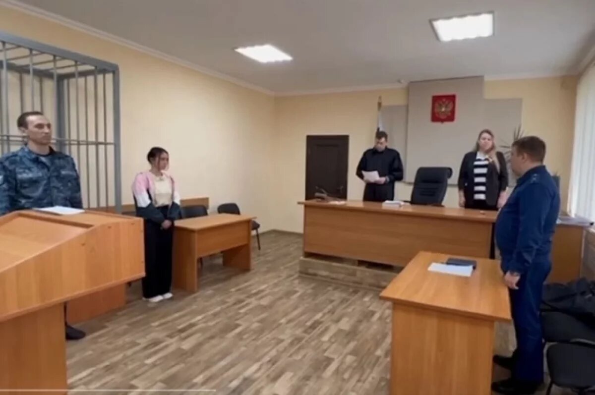    Подсудимой зачитали приговор.