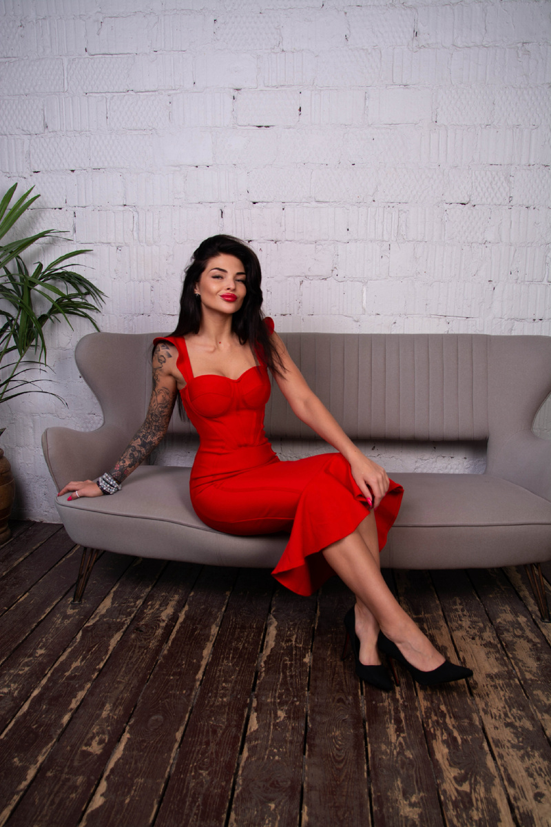 Абозюк Юлия — дипломированный энергопрактик, эксперт по работе с состоянием и установками. Благодаря работе с мышлением и подсознанием излечилась от смертельной болезни, пережила десятки операций, была клиническая смерть