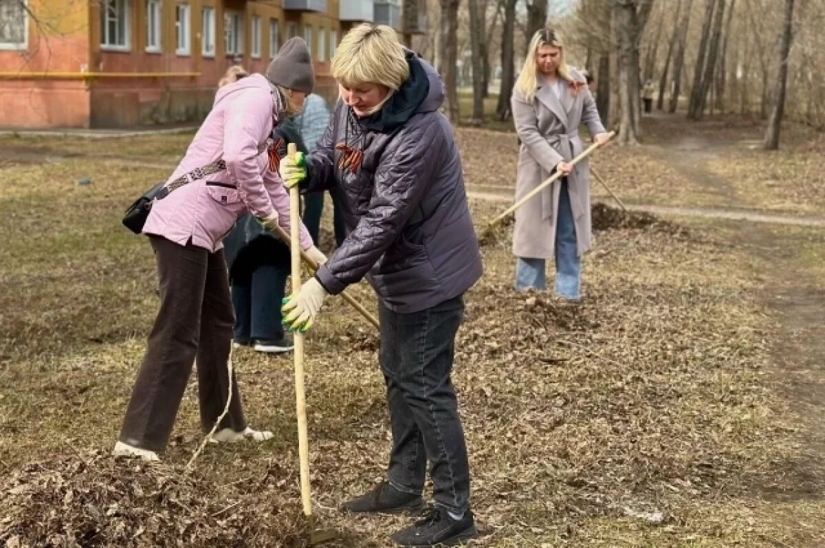    Более 53 тысяч человек вышли на уборку улиц Красноярска во время субботника