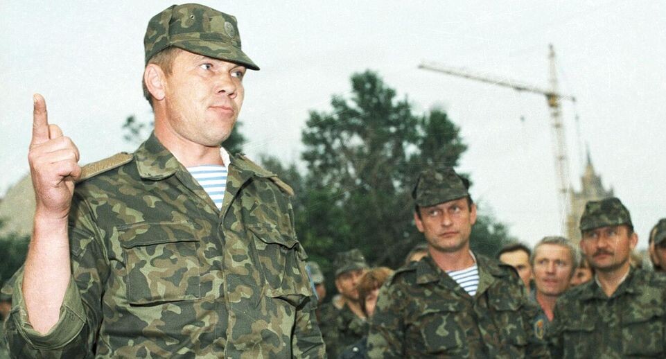    Генерал-майор заместитель командующего Воздушно-десантными войсками Александр Лебедь, 1991 год. Федосеев / РИА «Новости»