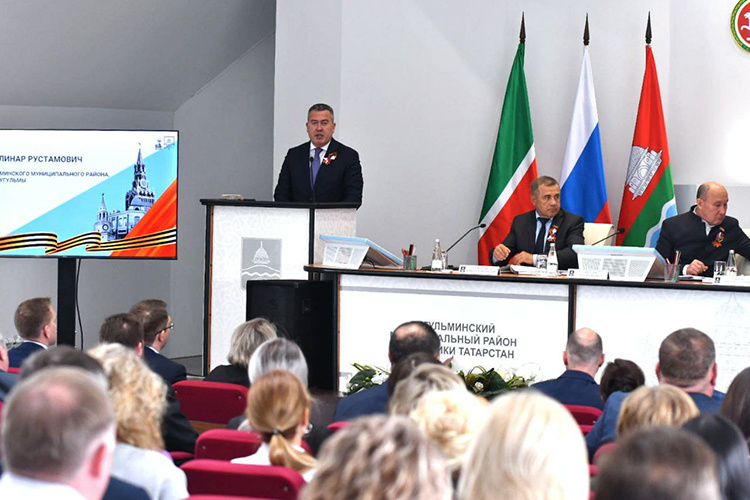    Закиров выступил перед депутатами с прощальной 7-минутной речью