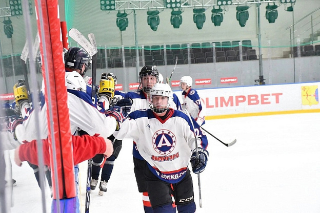    Кубок губернатора Кировской области по хоккею отправился в Слободской