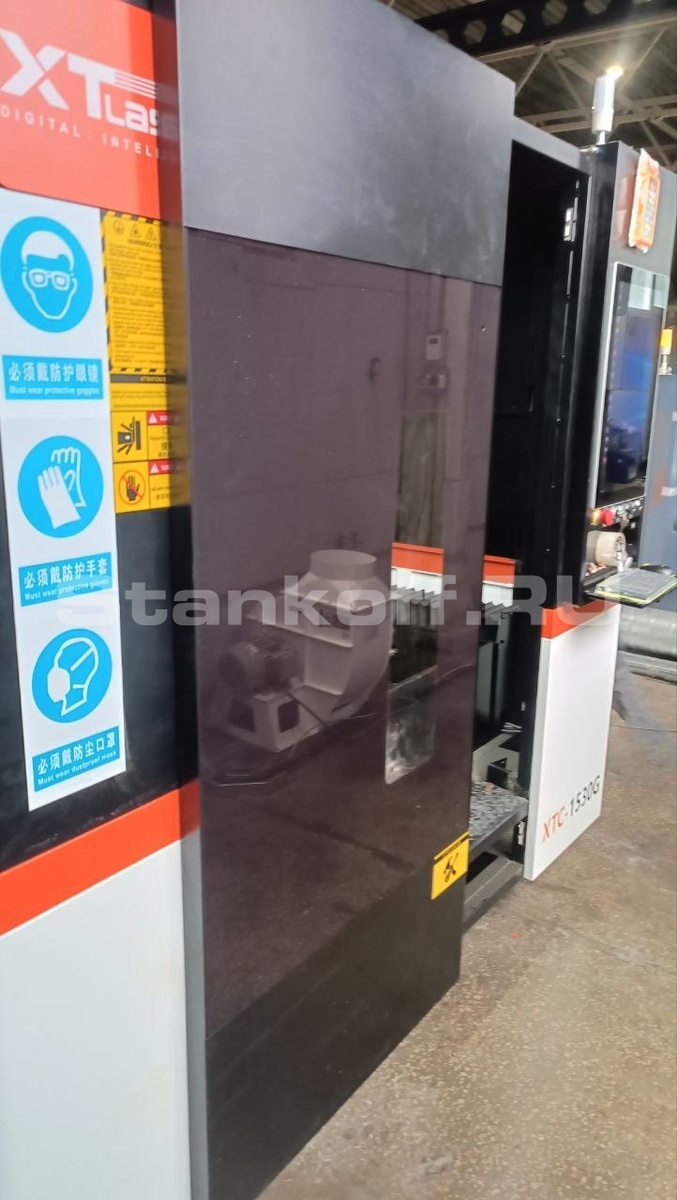  Оптоволоконный лазерный станок в защитной кабине XTC-1530G/6000 Raycus

