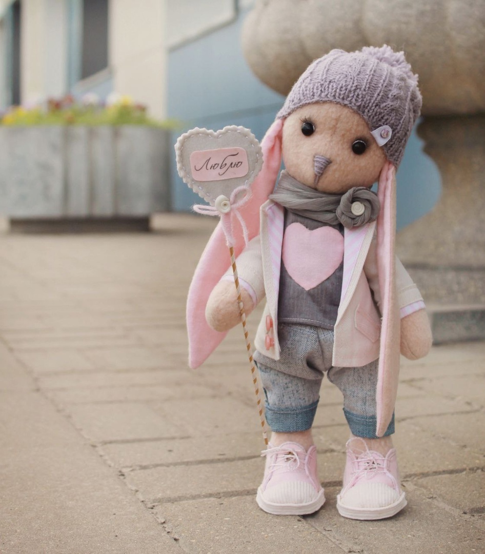 Первые игрушки, которые делала Саши, были обычного размера, к миниатюре она пришла не сразу. 