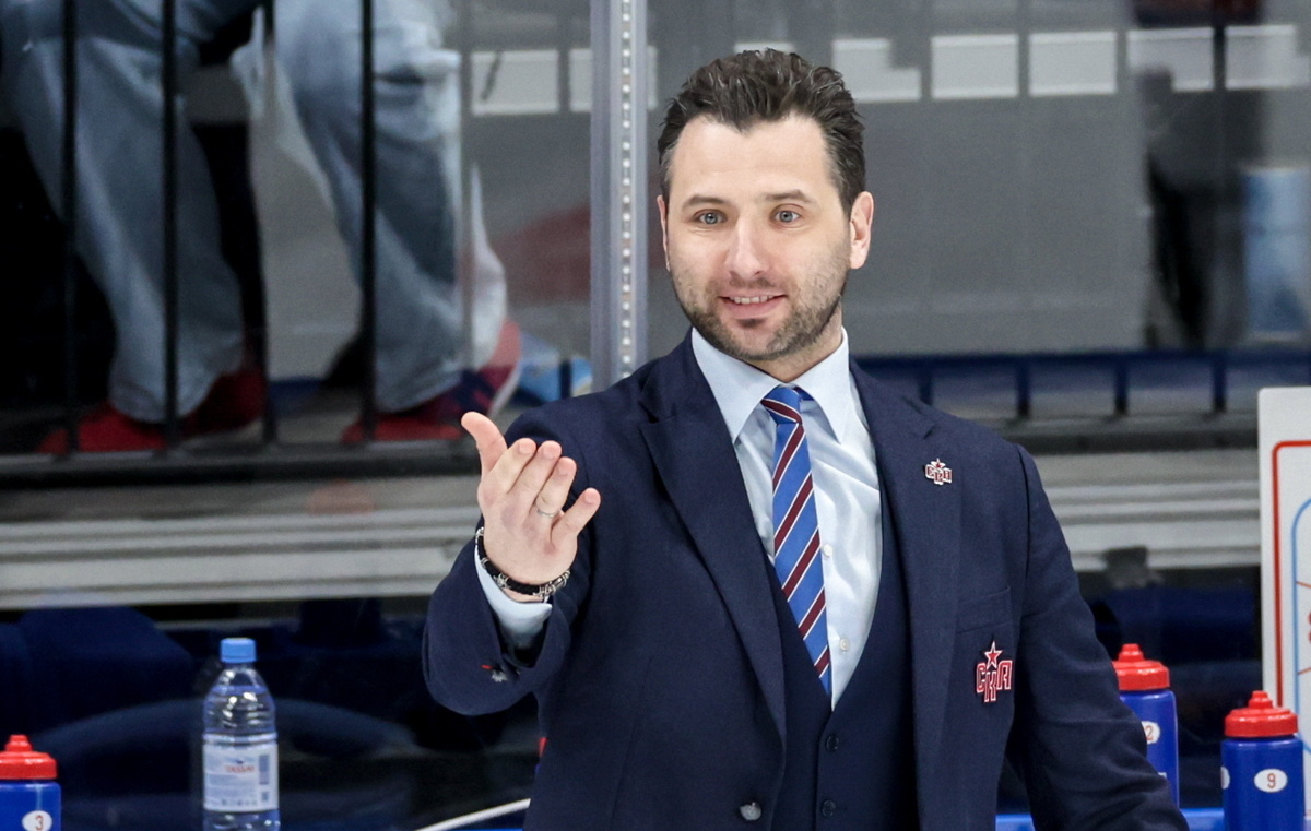    Главный тренер петербургского СКА и команды "Россия 25" Роман Ротенберг  Михаил Синицын/ТАСС