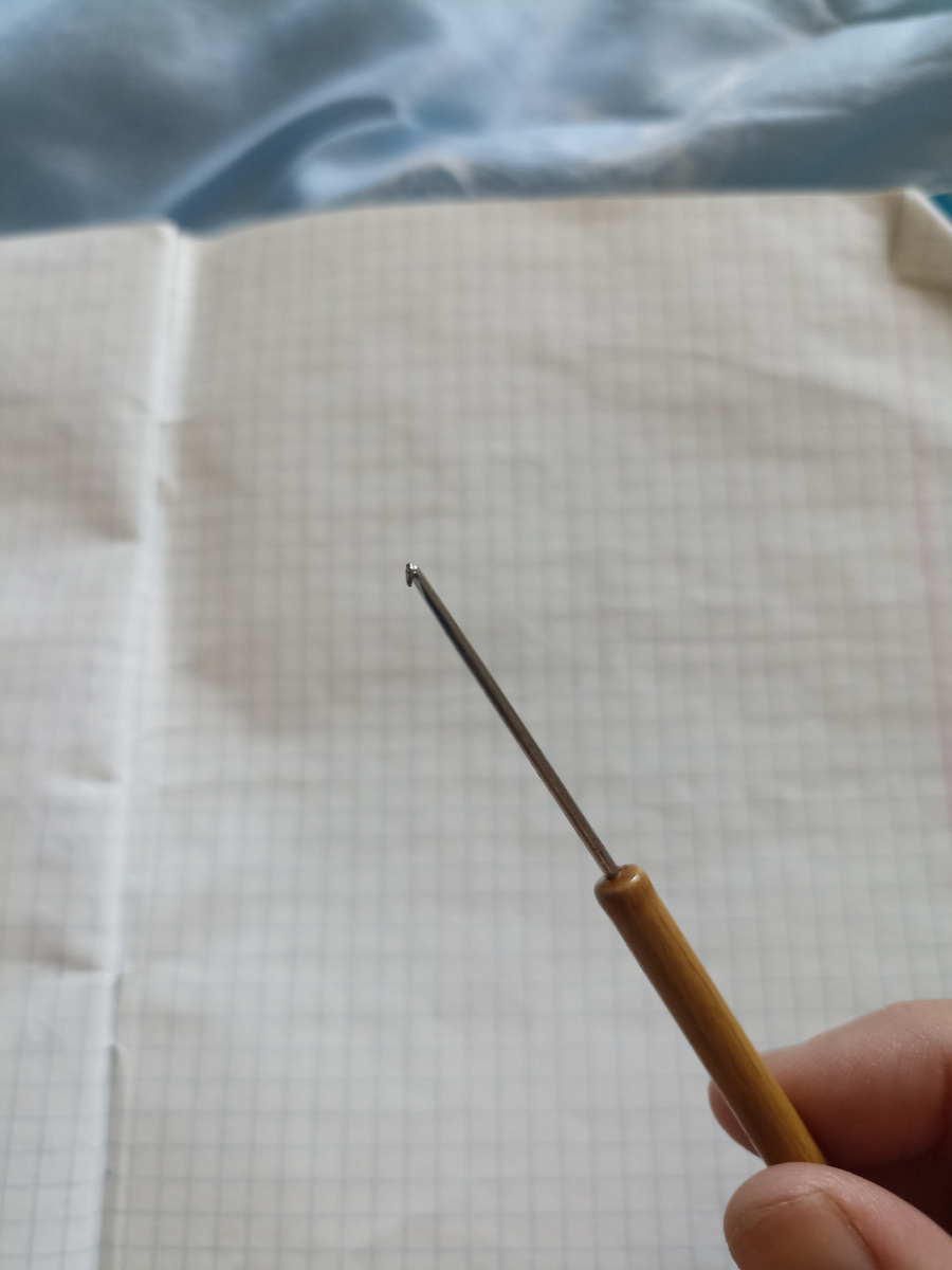 Вот таким крючком вяжу.