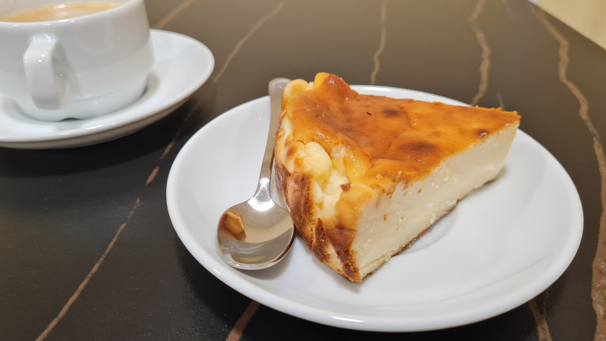 Чизкейк Сан-Себастьян от Home Bakery - самый вкусный чизкейк в Батуми