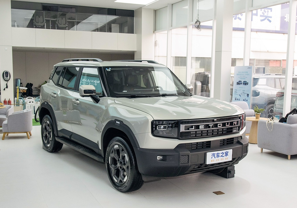 Новые кроссоверы Jеtour Liberty поступили в салоны местных дилеров