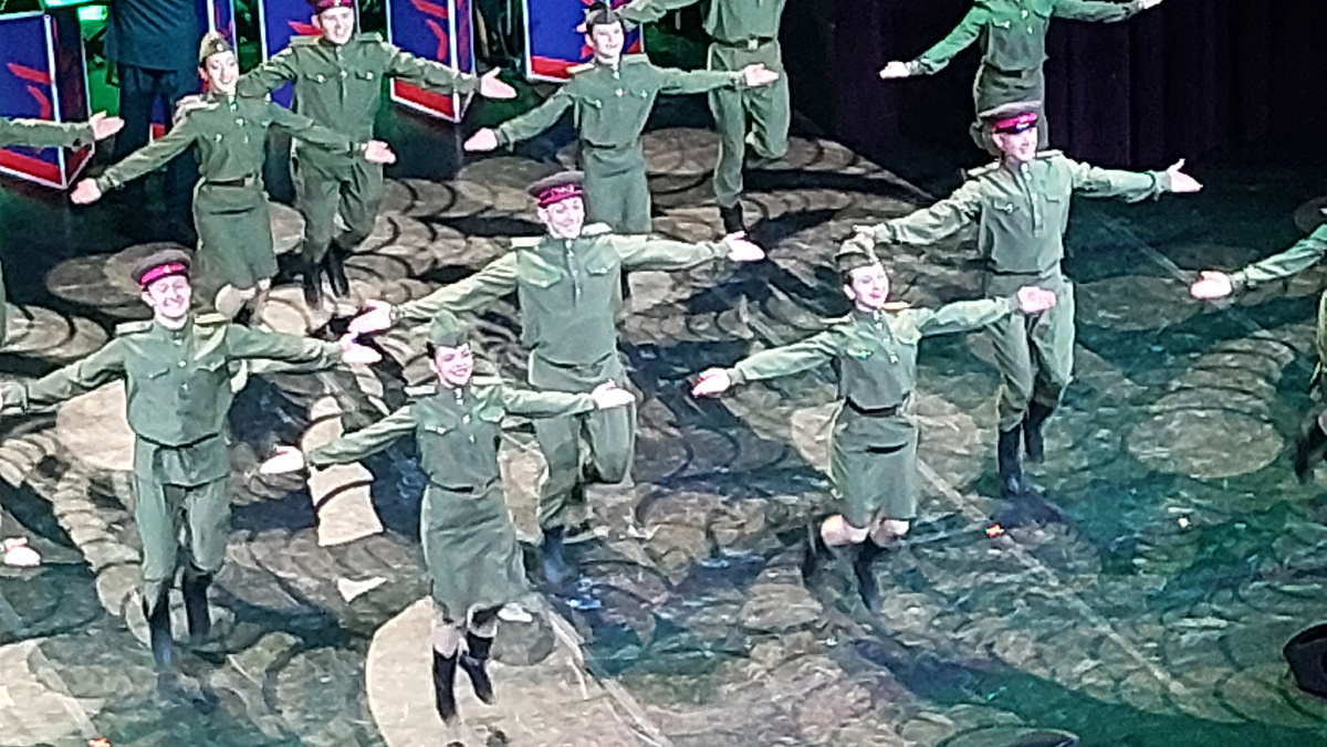 Танец в исполнении ансамбля песни и пляски РВСН