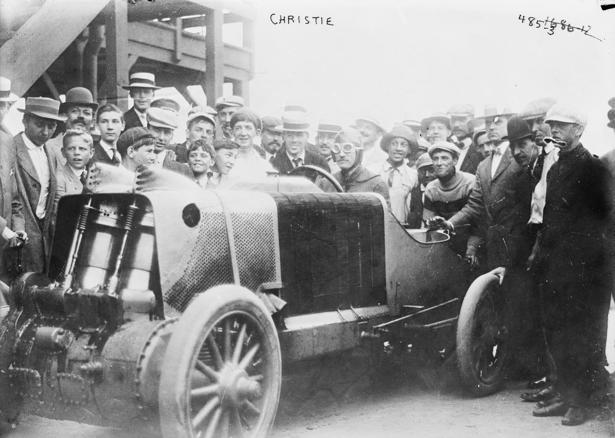 Один из переднеприводных гоночных монстров Кристи. За рулем сам автор.