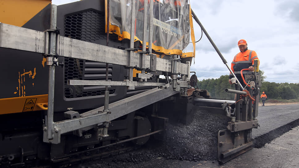 В Татарстане начался ремонт дороги Азнакаево — Дусюмово в рамках нацпроекта.📷Фото: Артем Дергунов / Коммерсантъ