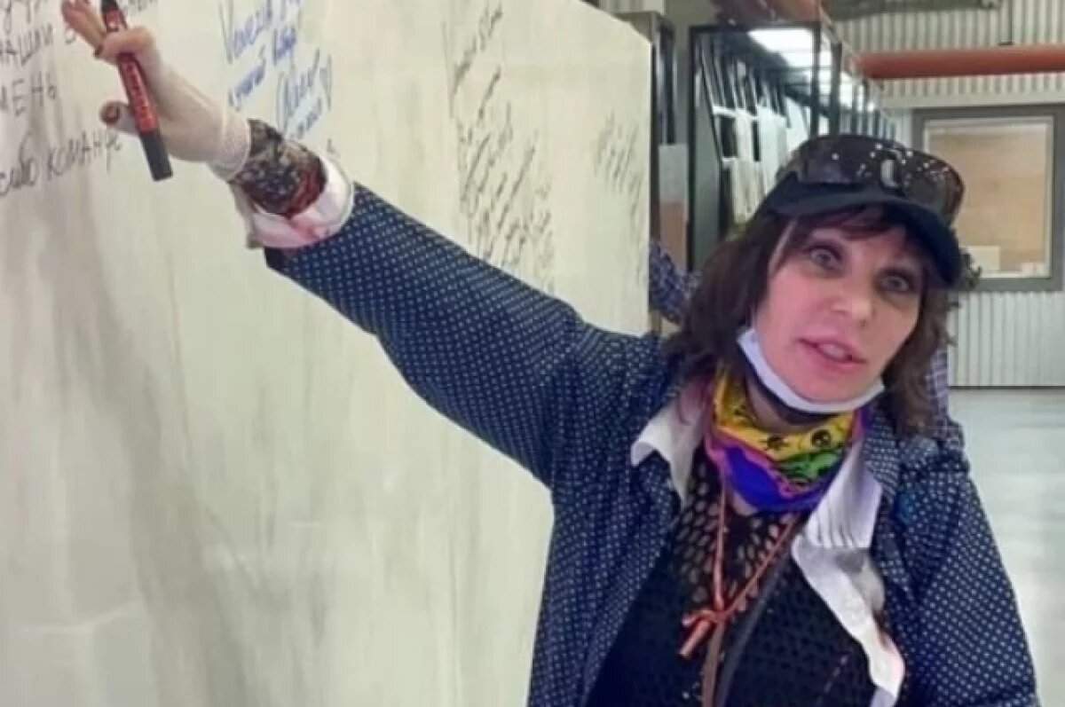    Соседи Агузаровой подсмотрели, что она скрывает за образом марсианки