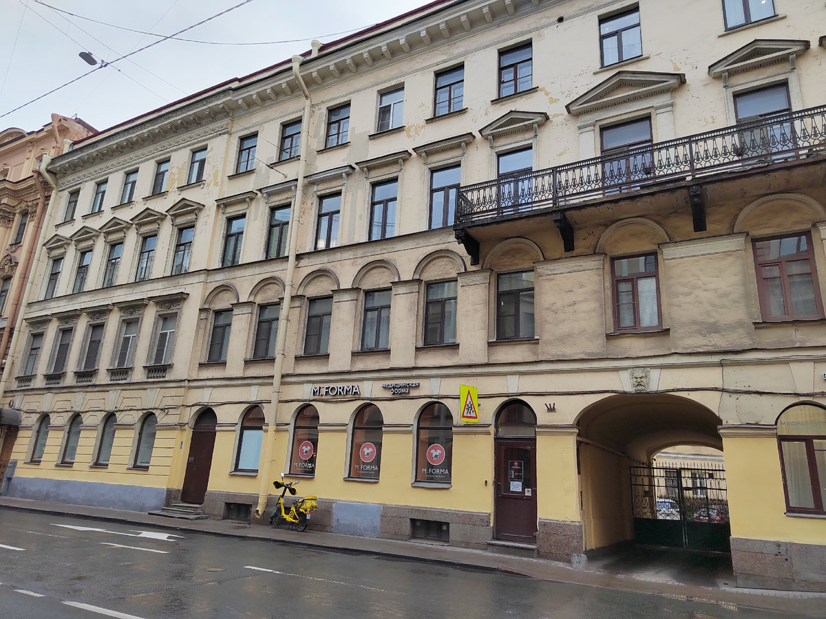 Вид на дом с проспекта