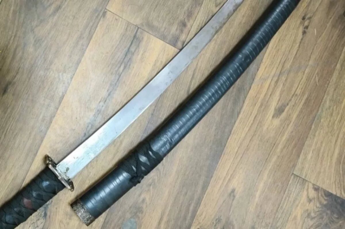    Новосибирца осудят за кражу сувенирной сабли у знакомой