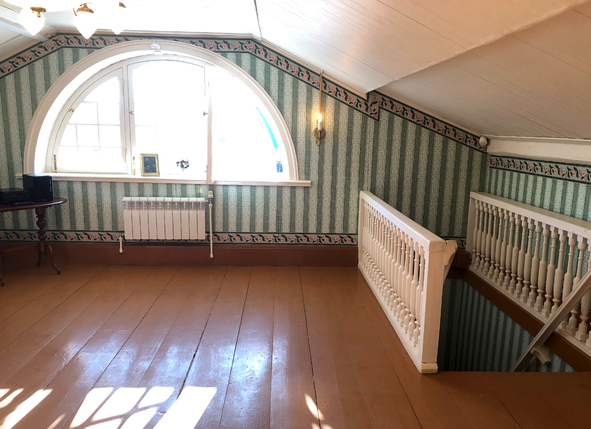 Дом с мезонином. Второй этаж