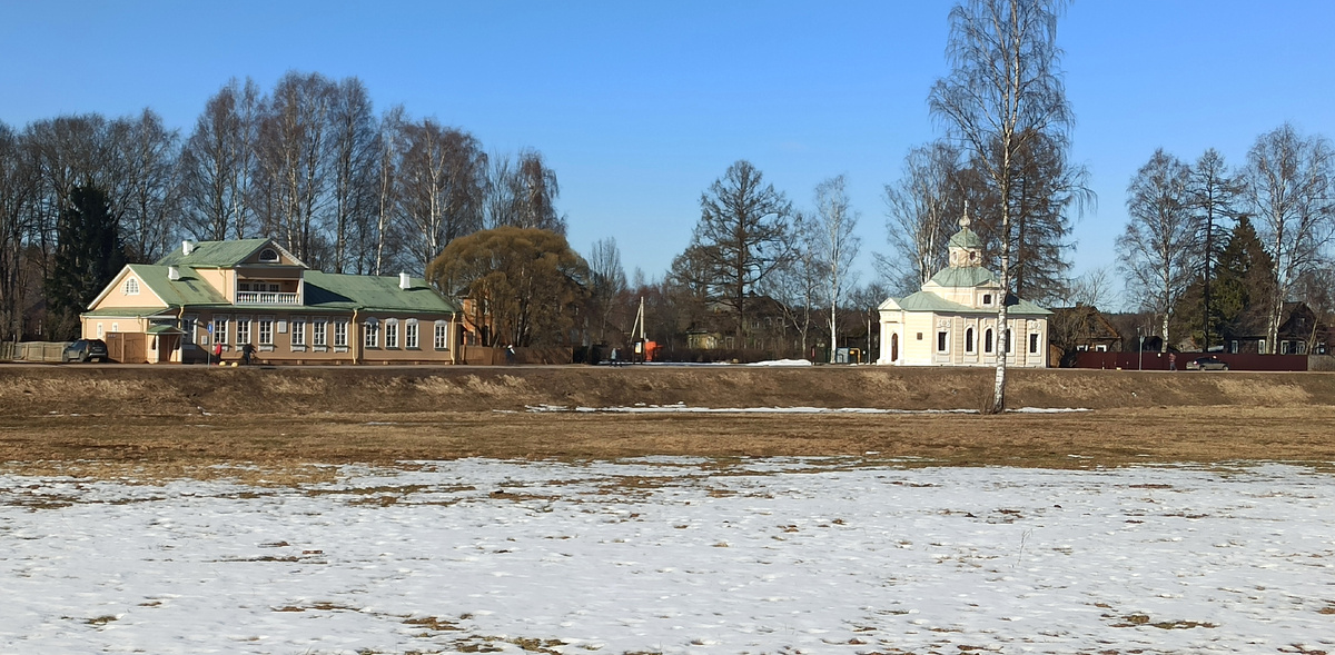 Дом-музей Н.А. Римского-Корсакова со стороны Тихвинского монастыря