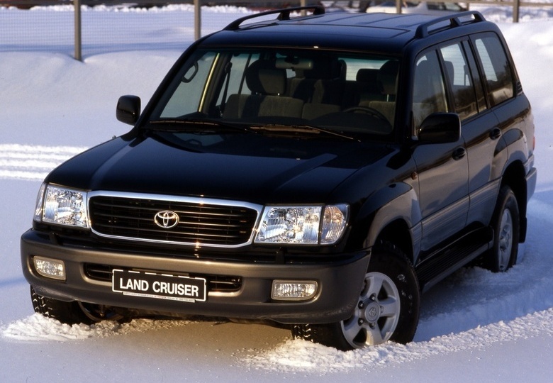 Почему многие богатые водители выбирают «убитые» Toyota Land Cruiser