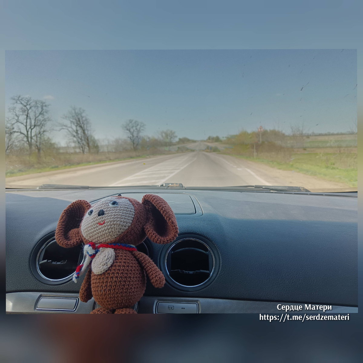 Телефон в зоне СВО не ловит, связи не было даже  с местной симкой.... 