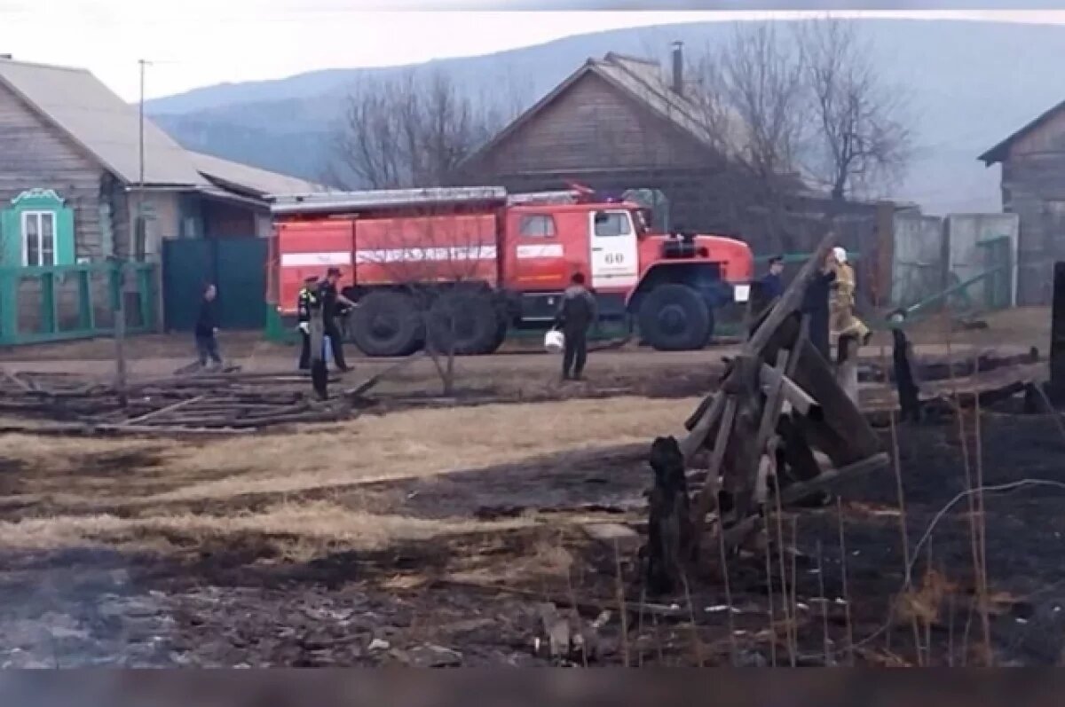    В селе Буй в Бурятии от пала травы сгорели три дома