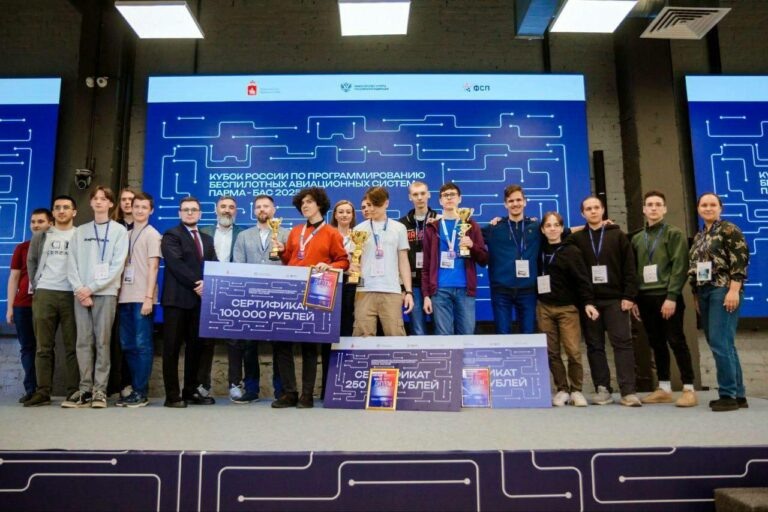    Оренбуржец Дамир Камалутдинов стал победителем Кубка России по программированию БАС Марина Шарт