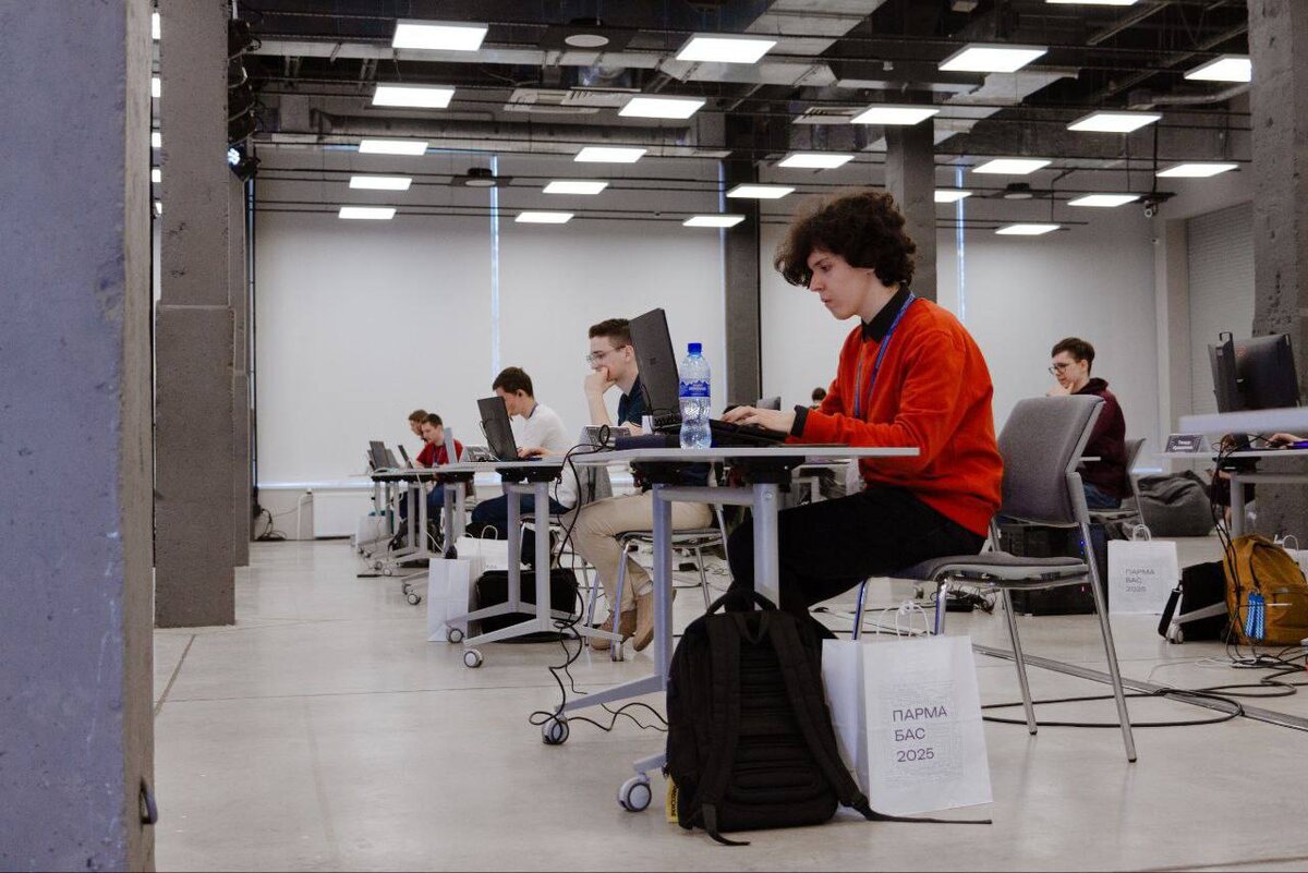  📷    Оренбуржец Дамир Камалутдинов стал победителем Кубка России по программированию БАС Марина Шарт