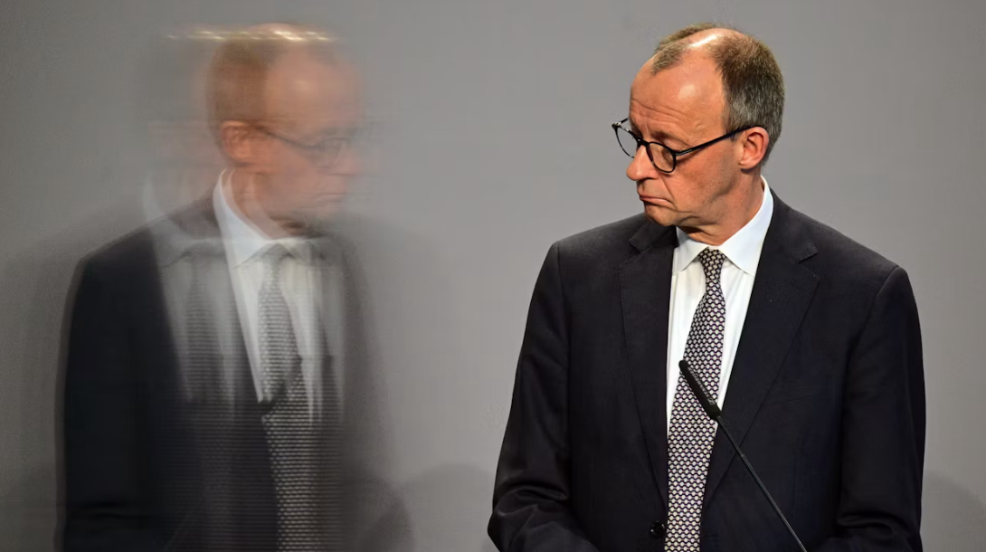 Как и во время предвыборной кампании, Мерц склонен жестикулировать, что всё будет хорошо, просто потому, что он сейчас здесь: назначенный канцлер представил министров ХДС в понедельник. © Sebastian Christoph Gollnow/dpa