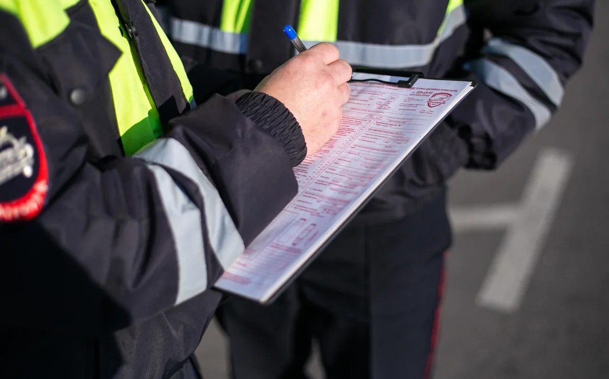 Если есть возможность – ДТП оформить европротоколом, если возможности нет, то вызвать для оформления сотрудников ГИБДД.