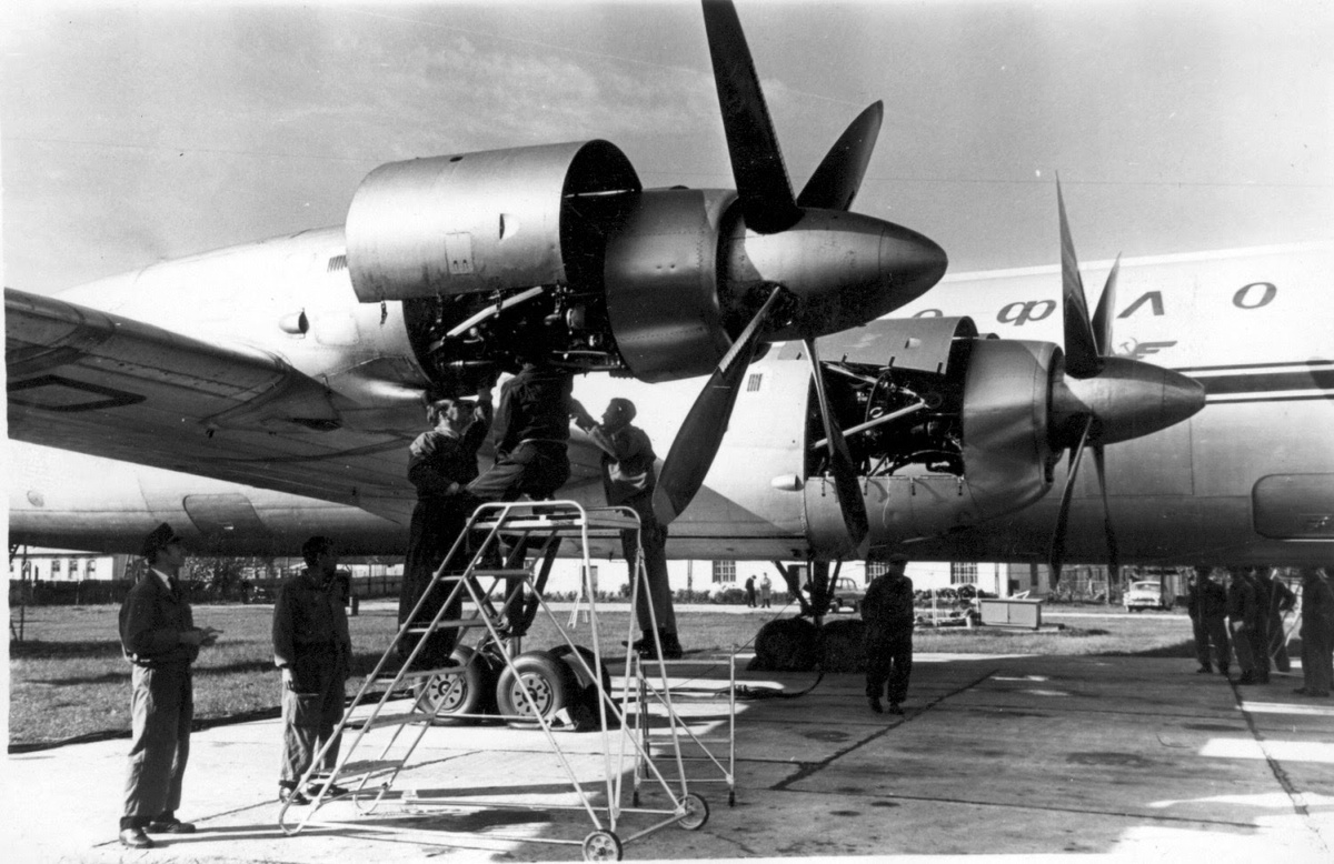 Авиадвигатели НК-4 на самолёте Ил-18. Источник фото – aviaforum.ru