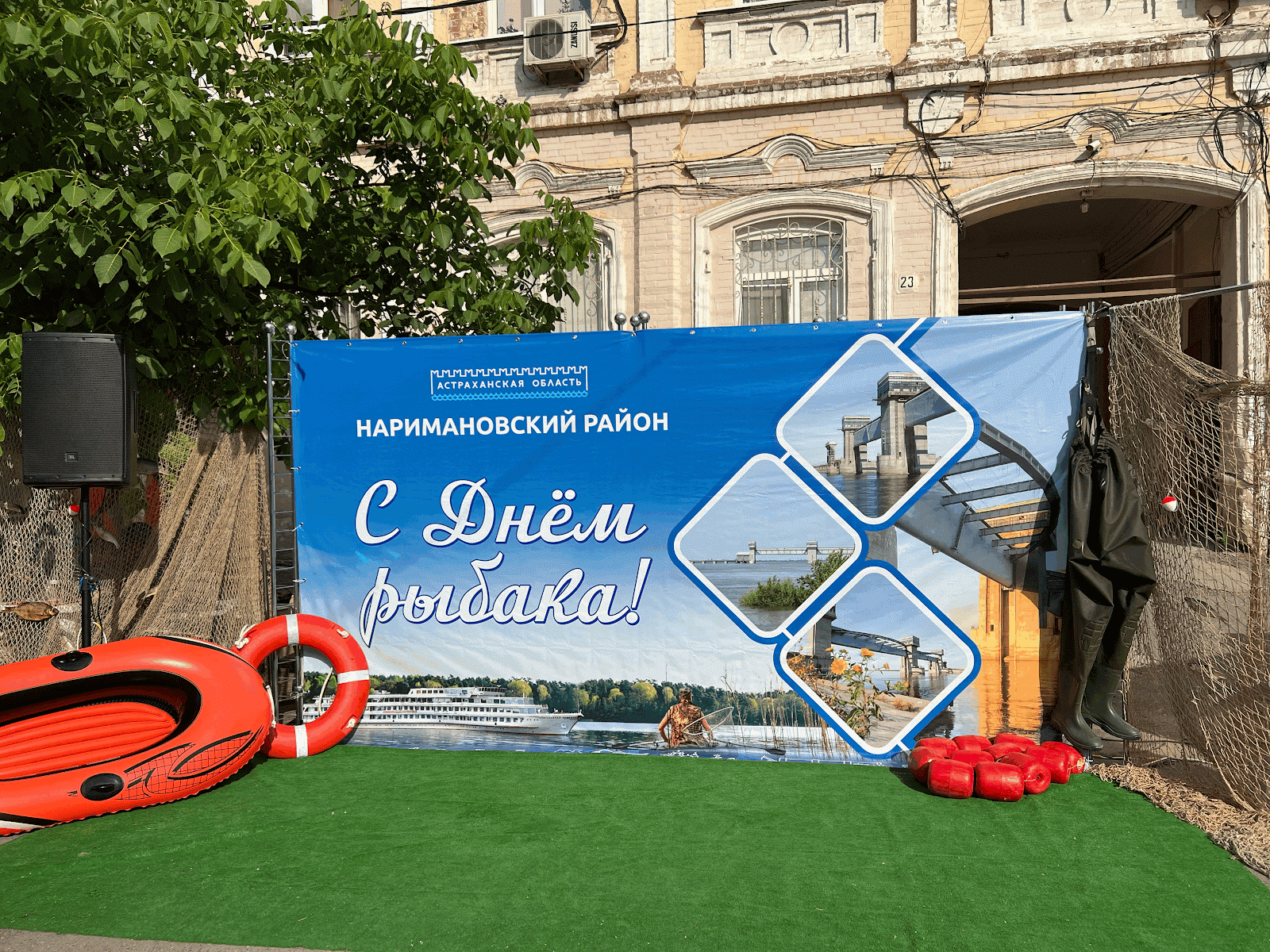 В Астрахани этот праздник очень любят! Он, можно сказать, народный!