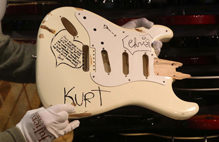    Одна из гитар Курта Кобейна. Этот Fender Stratocaster с автографом Курта был продан с молотка на аукционе Juliеn’s Auctions в 2023 году за 600 тысяч долларов.Zuma/ТАСС