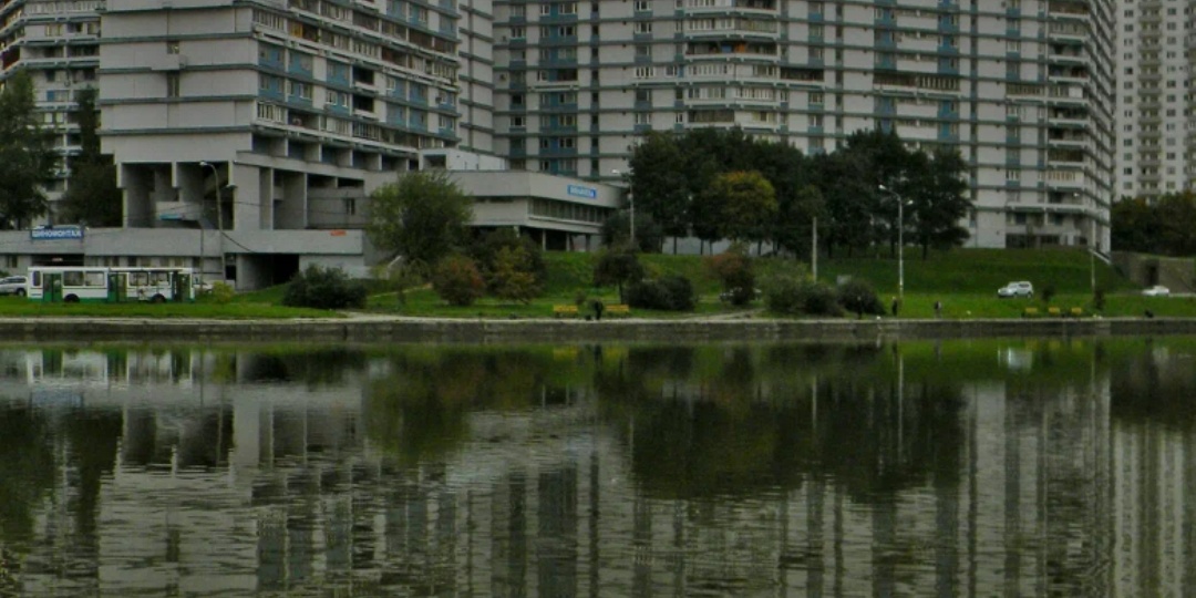 На вторичке полный бардак с ценами. Кто во что горазд. Многие надеются на какие-то чудеса.