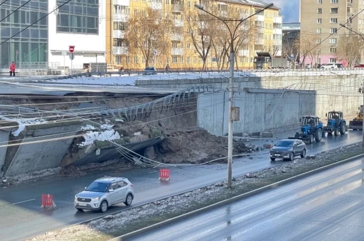    В Новосибирске ищут подрячика для ремонта обвалившейся стены