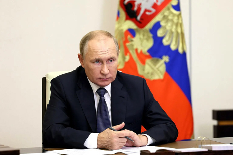    Владимир Путин принял решение о прекращении огня на трое суток, исходя из «гуманитарных соображений».   
Фото: kremlin.ru