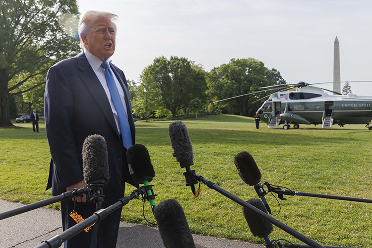    Идея Кремля о трехдневном перемирии разочаровала Вашингтон, отмечает Bloomberg. Агентство также подчеркивает, что Путин «отказывается согласиться» на предложение американского лидера Дональда Трампа о бессрочном прекращении огня.   
Фото: © Aaron Schwartz / Consolidated News Photos / www.globallookpress.com