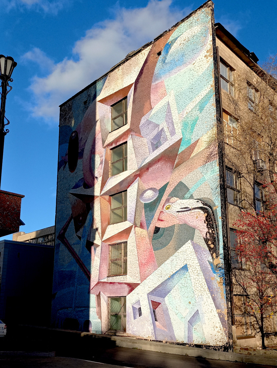 Розовый фламинго. Донецк. Авторы «Добрые люди». Фото 2023 года