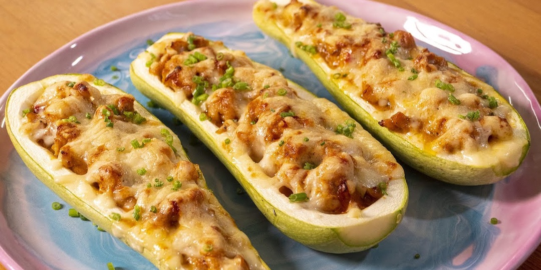 Лодочки из кабачков с фаршем и грибами: хрустящая нежность в каждом кусочке!