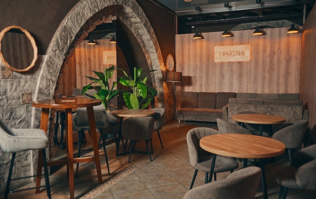 Отличное место для вашего спокойного отдыха. Рекомендую даже в будние дни прийти, когда почти никого нет и мало народа, чтобы насладиться как следует всей обстановкой💥✨️