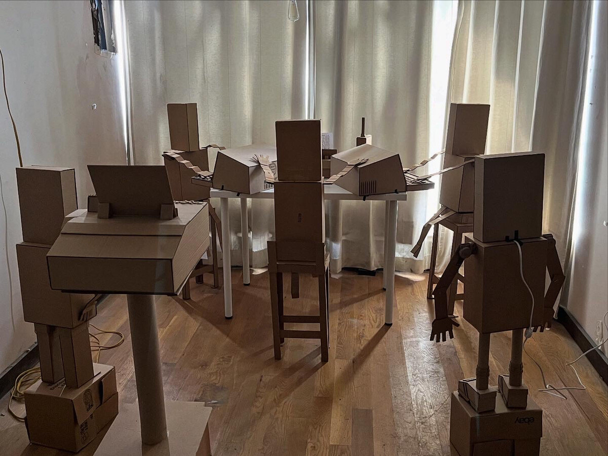 ИИ-боты в Chat Haus спорят, как коллеги на планёрке.