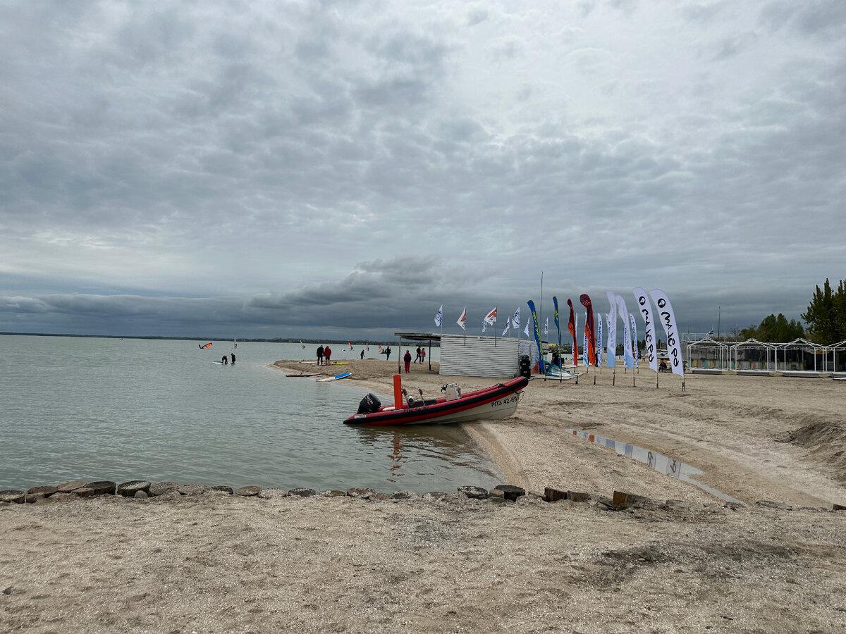 Ейск - любимое место для серферов. Там идеальные волны и даже есть своя школа