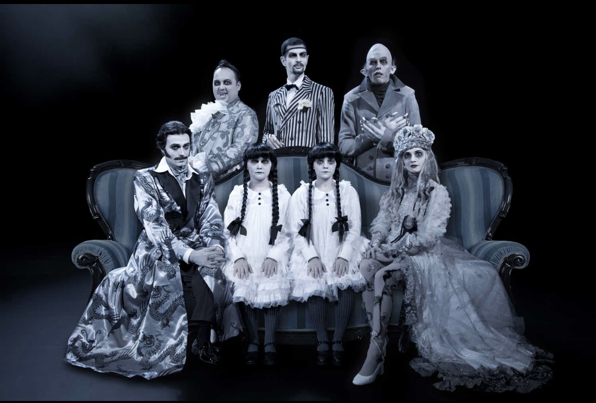 Призраки . Фото с официального сайта Мастерской Фоменко